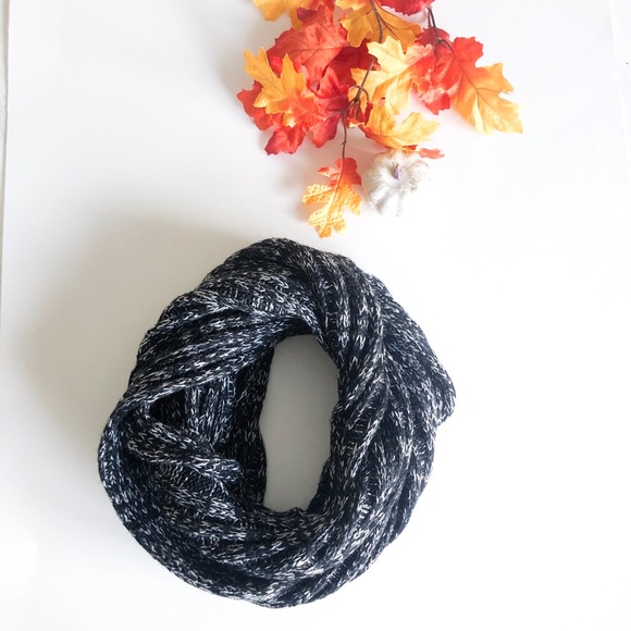 J Crew Infinity Scarf Black & White - Picture 1 of 4